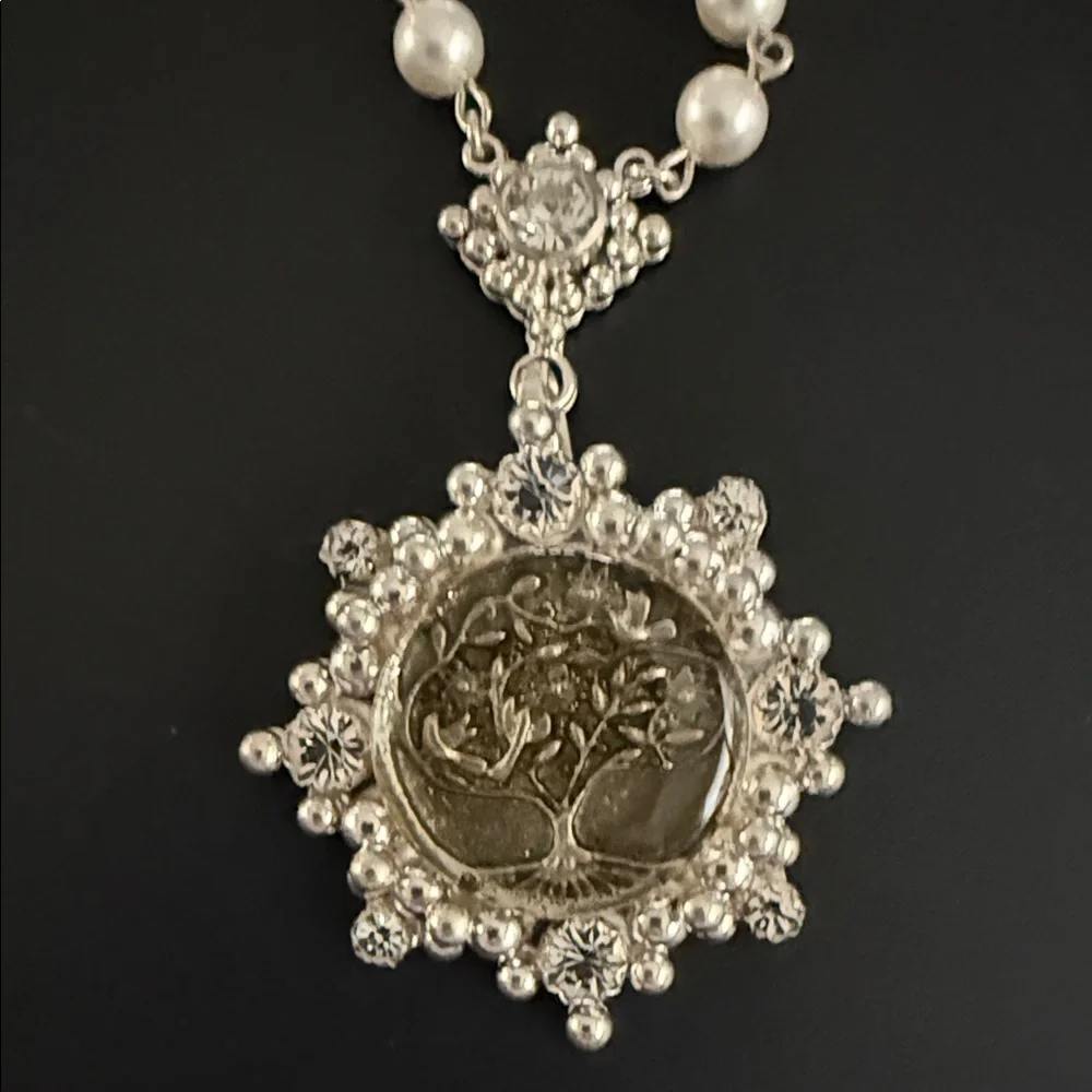 VSA EVITA CLOISTER TREE OF LIFE WITH PEARL BEADED NECKLACE - NWT - Picture 3 of 10